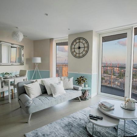 Amazing London City Skyline View & Transport Links Barking  Exterior photo