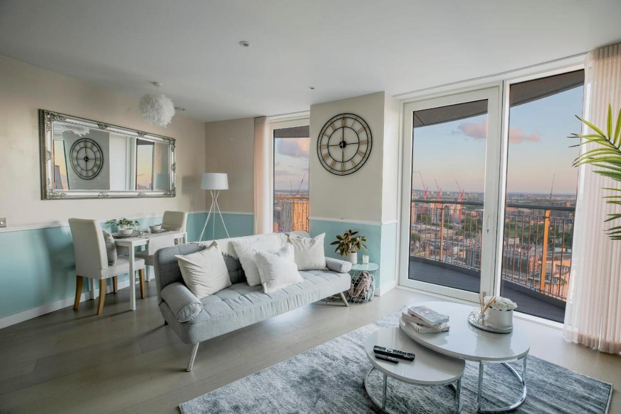 Amazing London City Skyline View & Transport Links Barking  Exterior photo